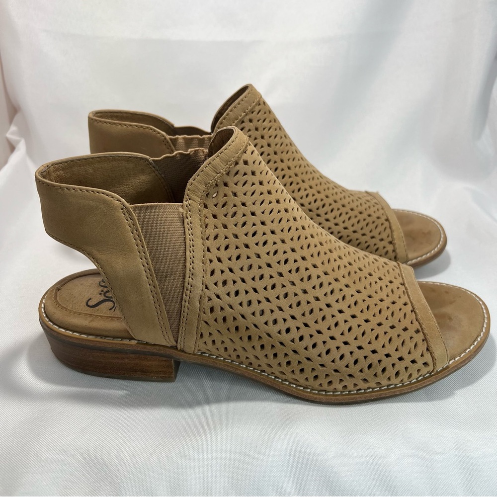 Sofft Nalda Women 8.5 US Shoes Camel Brown Tan Perforated Leather Slip On Sandal